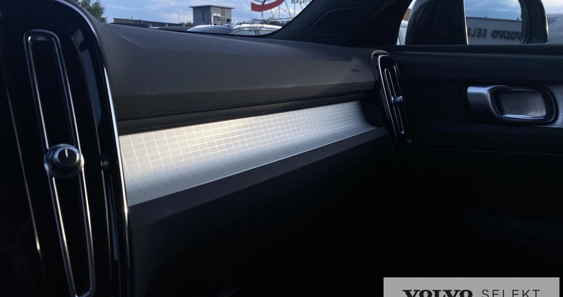 Volvo XC 40 cena 177777 przebieg: 17600, rok produkcji 2023 z Człuchów małe 407